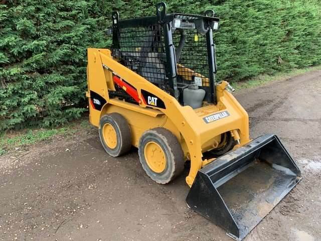 Заказать мини-погрузчик CAT 216B в Бресте Аренда мини-погрузчика CAT 216B по низким ценам